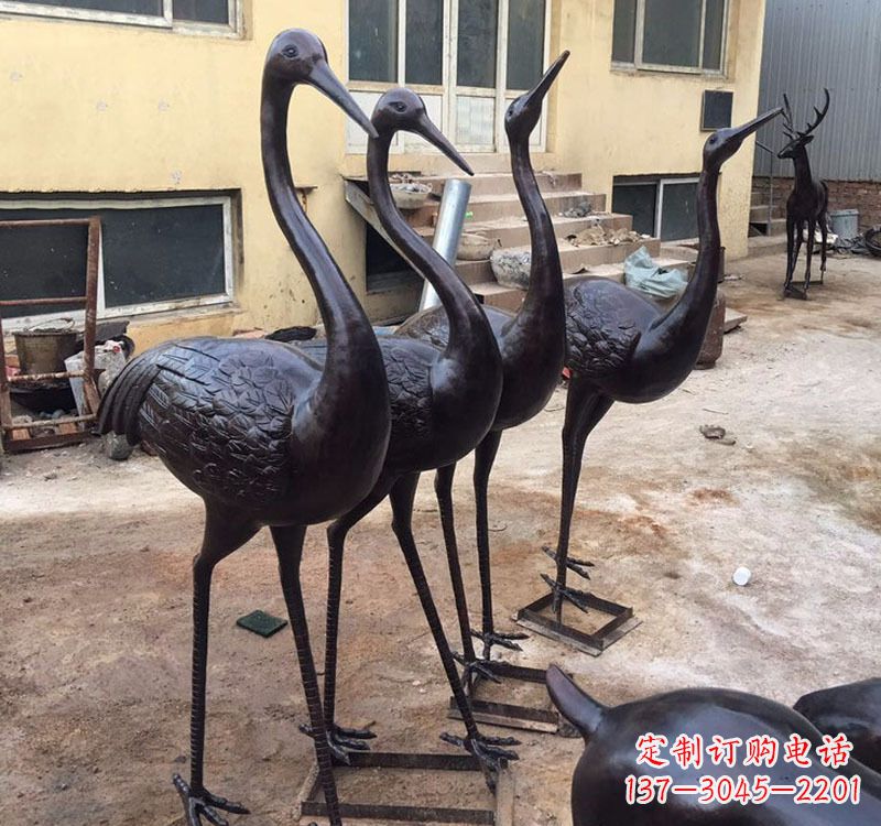 泰安公园动物铜雕丹顶鹤