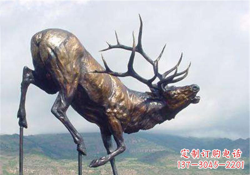 泰安公园动物驯鹿铜雕