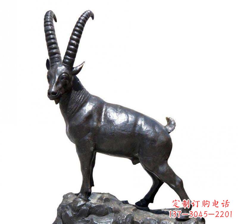 泰安公园羚羊动物铜雕
