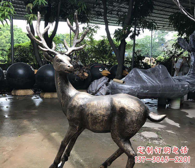 泰安静谧的梅花鹿铜雕
