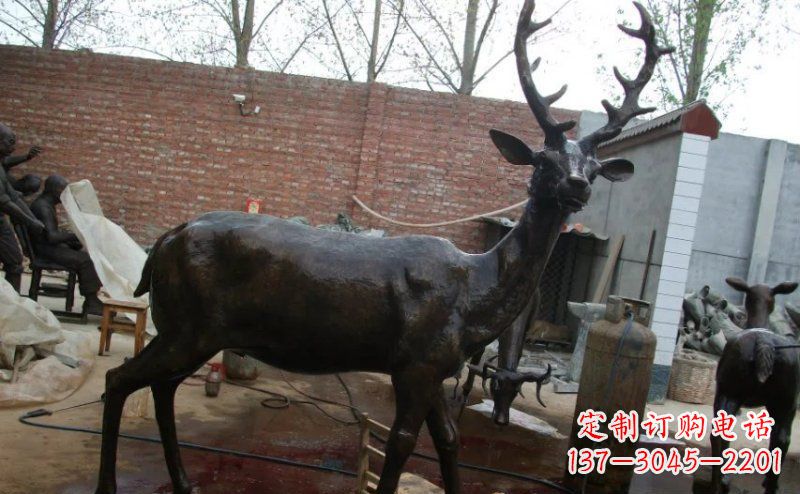 泰安精美梅花鹿铜雕,施展艺术之美