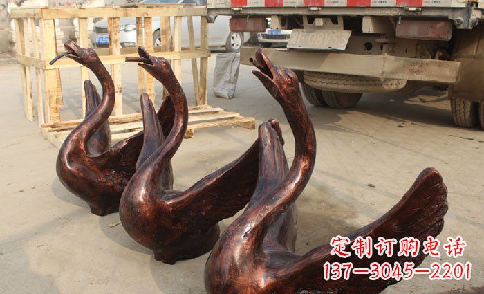 泰安优雅活泼的天鹅铜雕