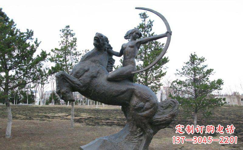 泰安公园骑马女人射箭铜雕