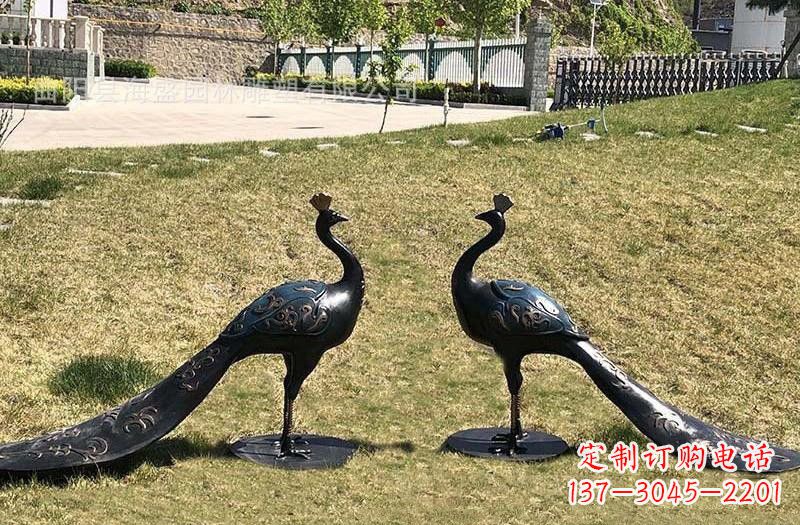 泰安公园青铜孔雀雕塑