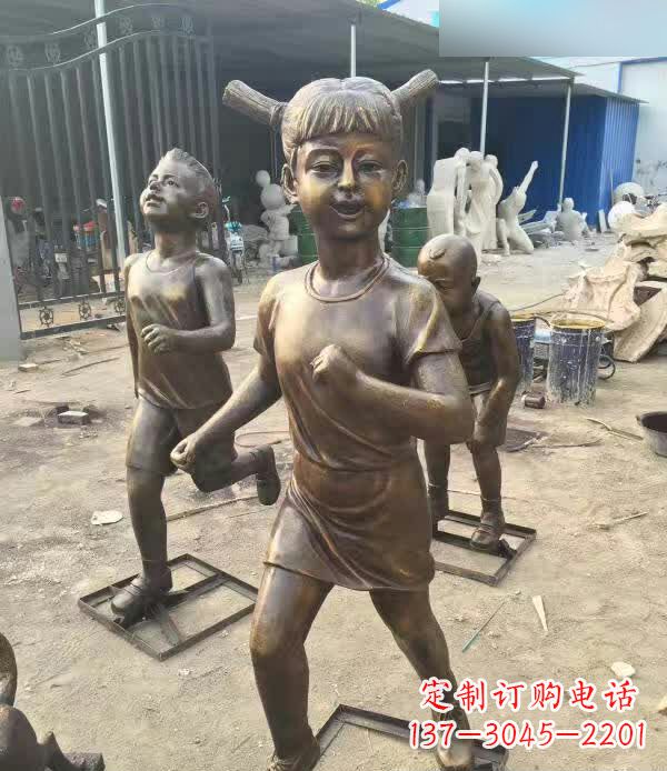 泰安铜雕童年小狗陪伴儿童奔跑的时光
