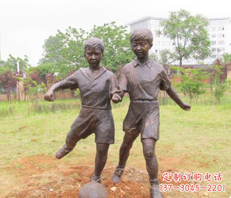 泰安童心盎然的足球铜雕