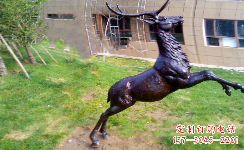 泰安跳跃的鹿动物铜雕