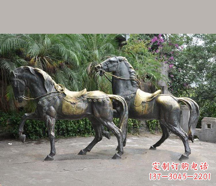 泰安公园铜雕戴马鞍的马