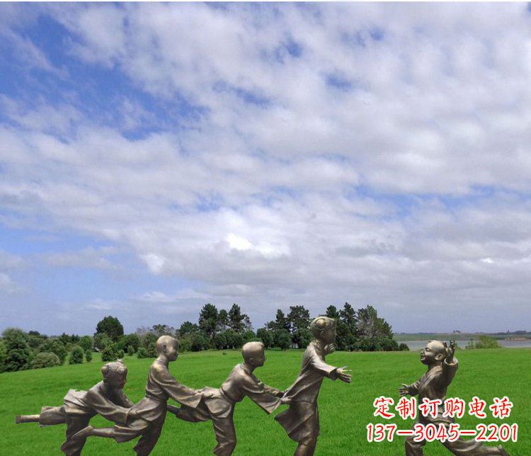 泰安公园铜雕老鹰抓小鸡游戏人物雕塑