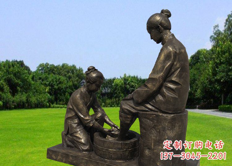 泰安浓浓爱意的母爱,定制青铜铸造的母亲雕塑