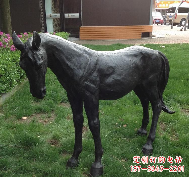 泰安公园铜马雕塑