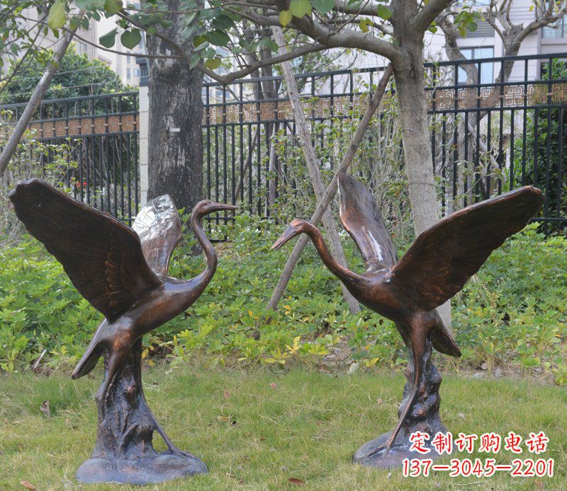 泰安公园仙鹤景观玻璃钢仿铜摆件