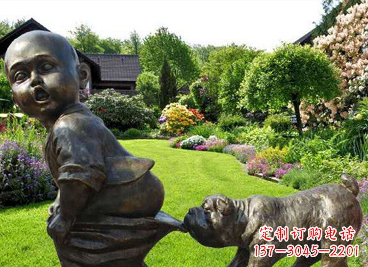 泰安小孩咬小狗大雕塑