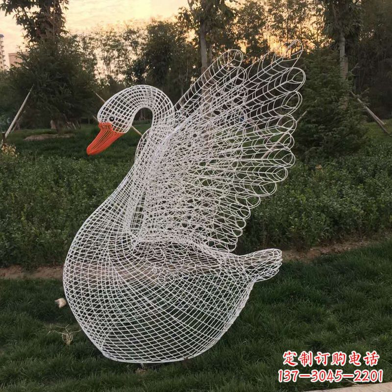 泰安公园园林草坪动物雕塑之网格天鹅铁艺雕塑