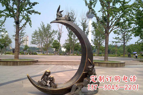 泰安公园月亮和玉兔铜雕