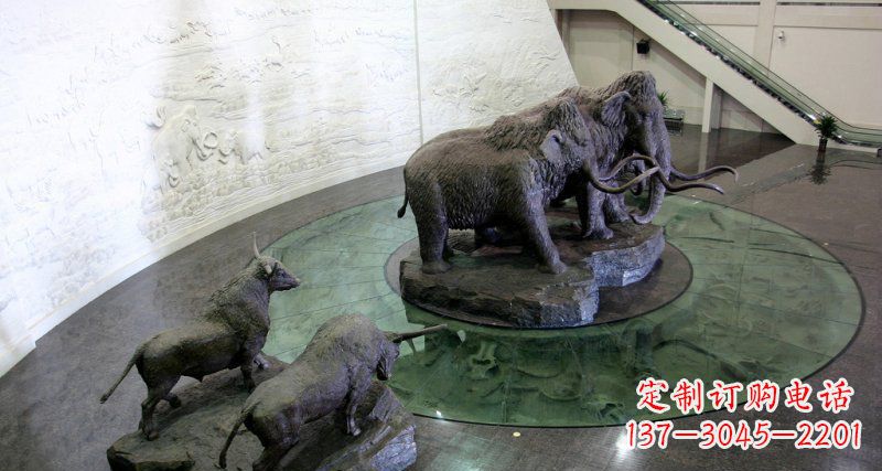 泰安领雕塑公园长毛象动物铜雕