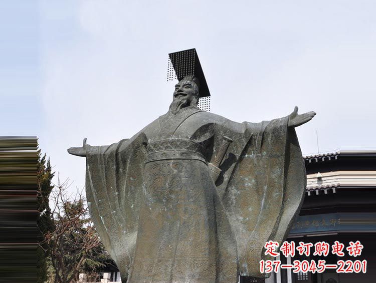 泰安秦始皇铜雕,象征历史的永恒美丽