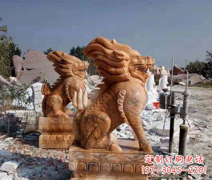 泰安精美绝伦,古典神兽晚霞红石雕麒麟