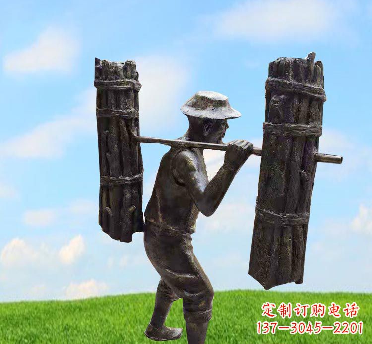 泰安精美老人铜雕,传承古代挑柴精神