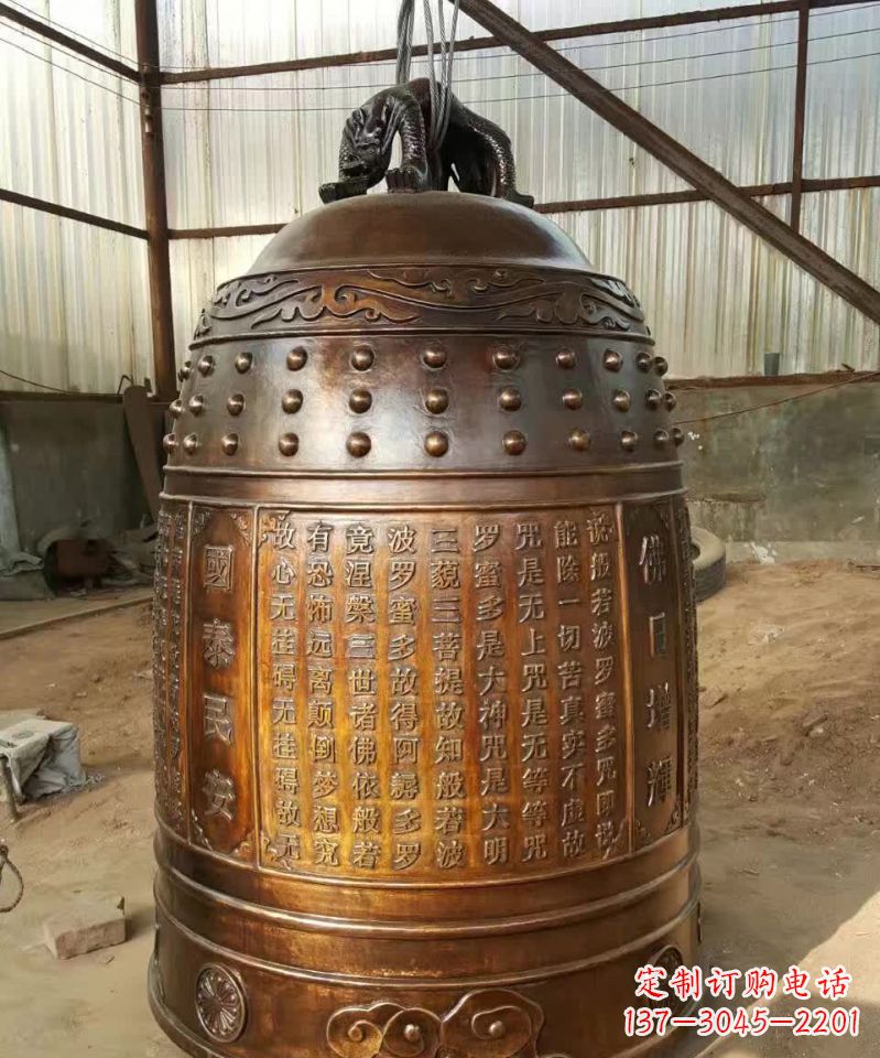 泰安古代铜钟雕塑