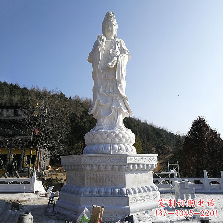 泰安公园雍容华贵的观音石雕