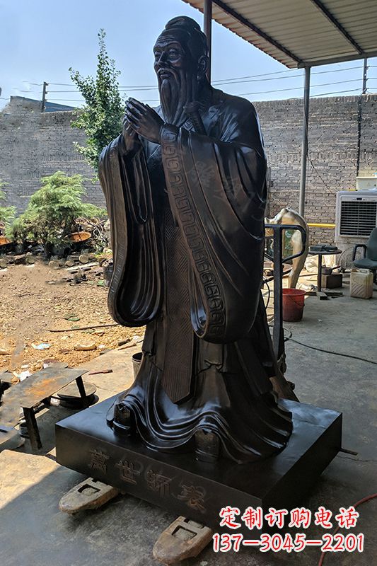 泰安精美孔子雕塑,还原历史大师的英姿