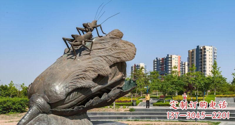 泰安广场白菜和蚂蚱景观铜雕