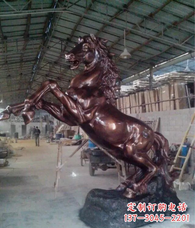 泰安中领雕塑出品:铜雕正面奔马