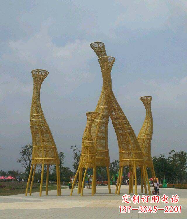 泰安优雅与浪漫的相遇——不锈钢长颈鹿雕塑