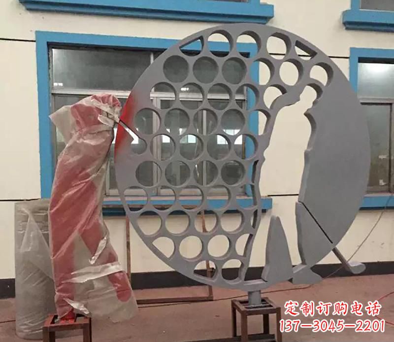 泰安广场不锈钢打高尔夫球雕塑