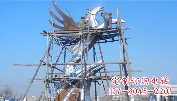 泰安广场不锈钢飞马雕塑