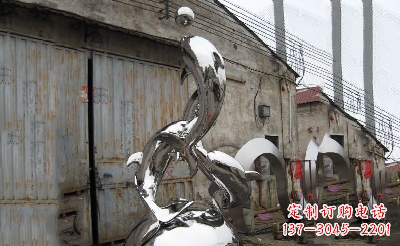 泰安海洋精灵的象征:汇中领雕塑出品的不锈钢海豚雕塑
