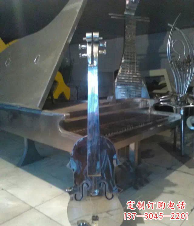 泰安中领雕塑:优雅音乐之旅,为您带来不锈钢吉他景观雕塑!