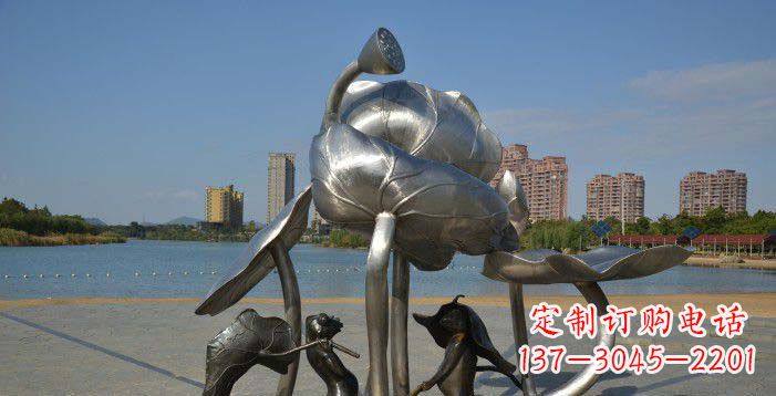 泰安广场不锈钢莲蓬莲叶和青蛙雕塑
