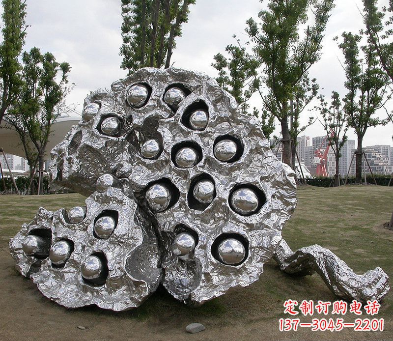 泰安中领雕塑出品:高端不锈钢莲蓬雕塑