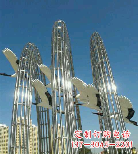 泰安广场不锈钢镂空雄鹰雕塑