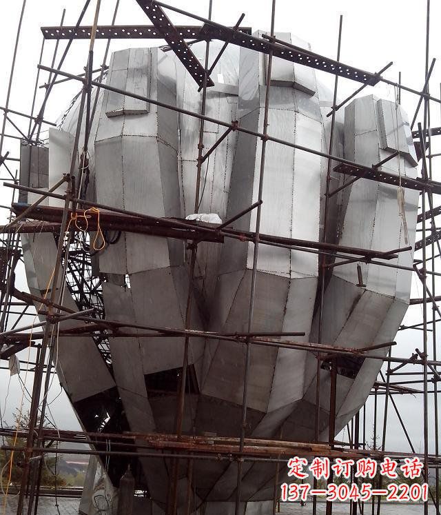 泰安展现独特审美:不锈钢蟠桃大型景观雕塑