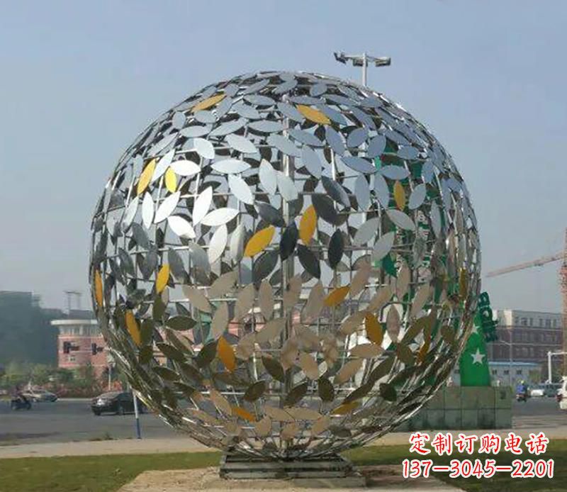 泰安广场不锈钢树叶镂空球雕塑