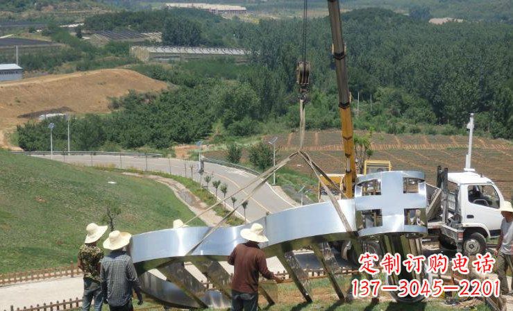 泰安广场不锈钢竖琴雕塑