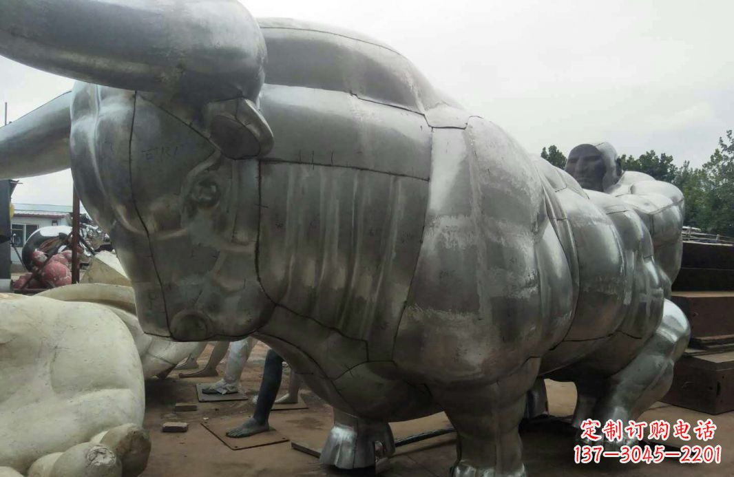 泰安广场不锈钢拓荒牛景观雕塑