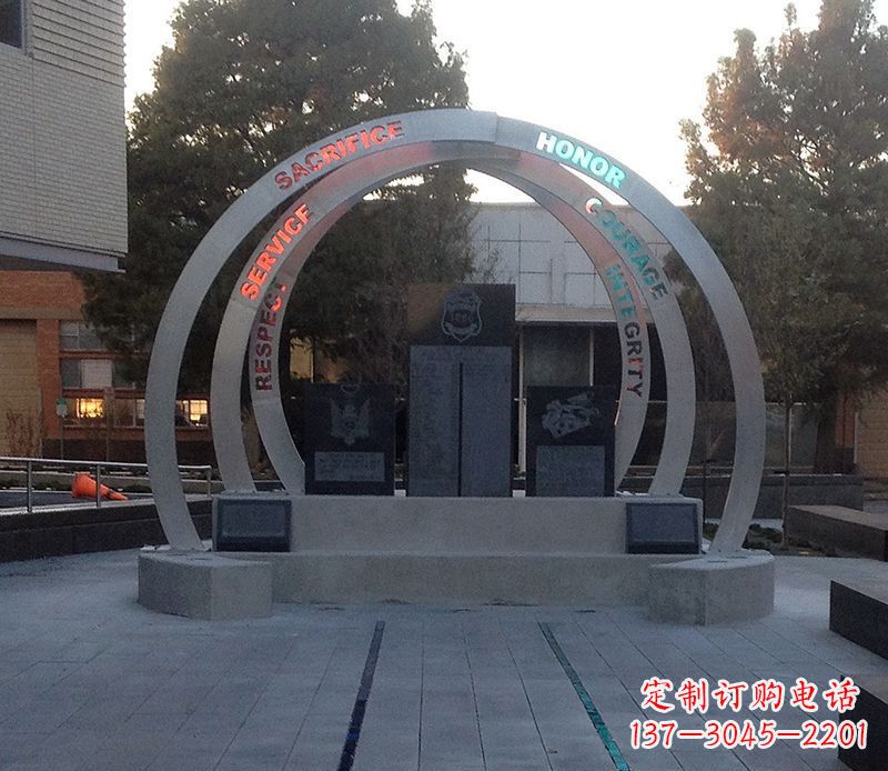 泰安广场不锈钢圆环雕塑
