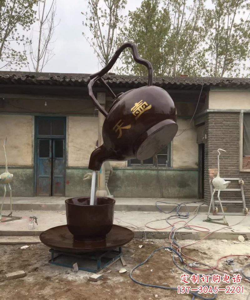 泰安广场茶壶景观铜雕