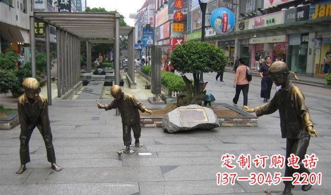 泰安广场抽陀螺小品人物铜雕