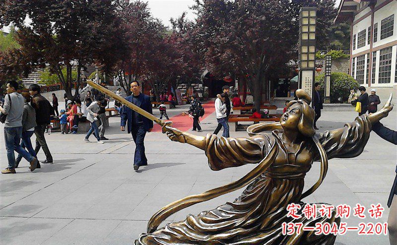 泰安广场古代美女舞剑人物铜雕