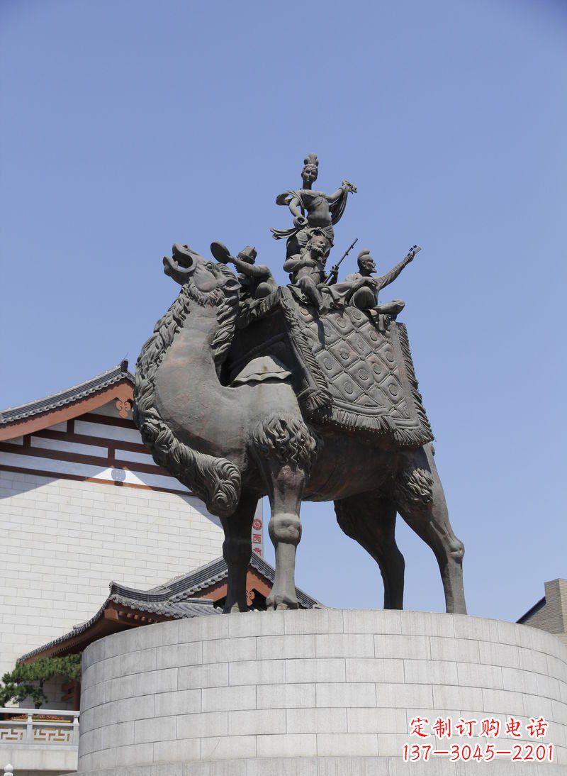 泰安广场古代人物骑骆驼铜雕