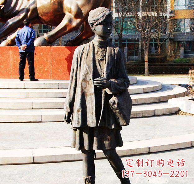 泰安真实可爱的女孩铜雕塑