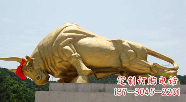 泰安广场黄铜奔牛铜雕