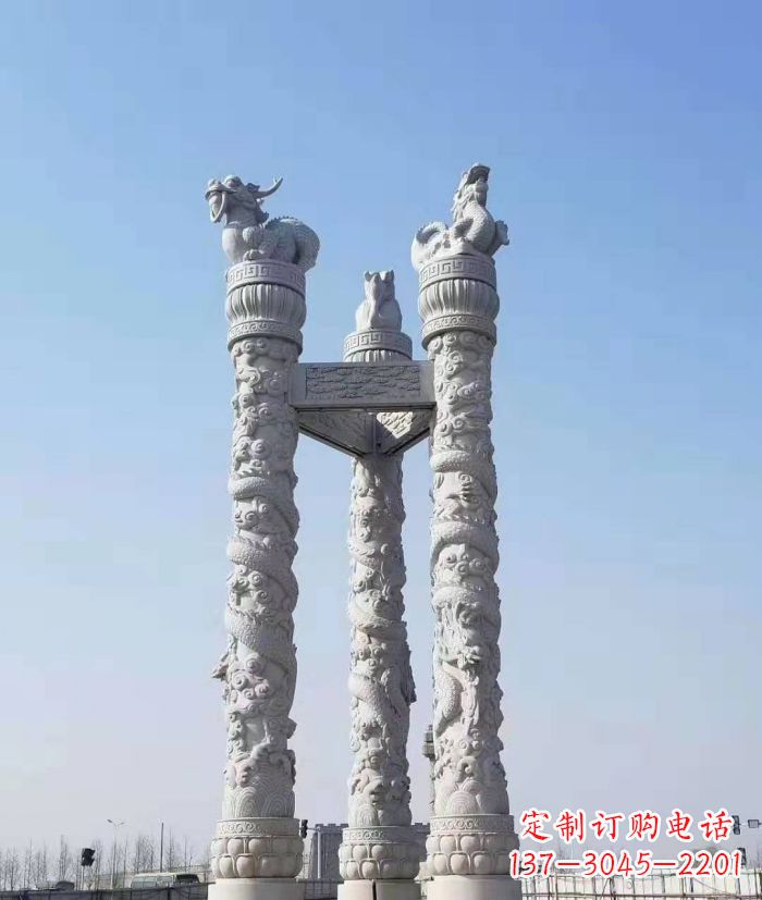 泰安领雕塑:十二生肖石柱多彩景观