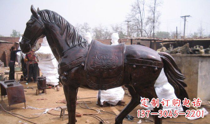 泰安欣赏骏马美丽高贵的动物铜雕