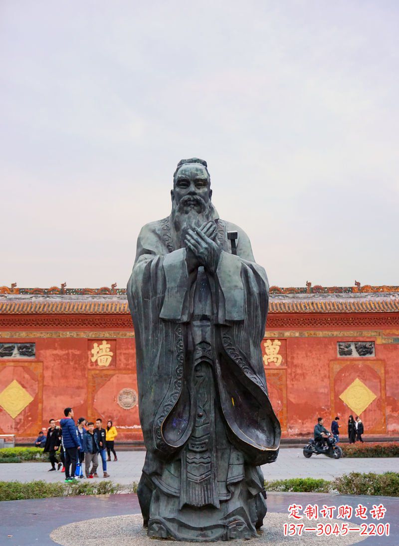 泰安广场青铜孔子像铜鼎